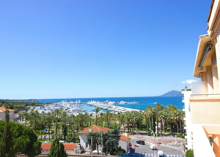 Cannes Croisette - 4 Personnes - Vue Mer